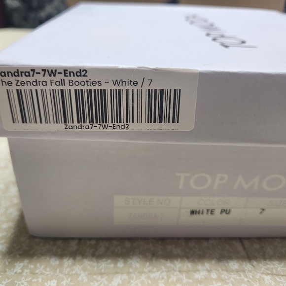 NEW IN BOX Heeled booties - Picture 2 of 5